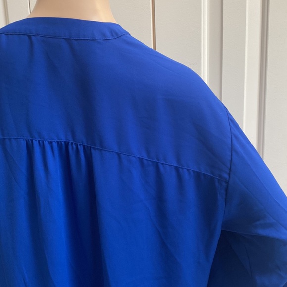 Covington Womens 1X Blue Button Front Blouse. Blue color. Long Sleeve or rolled. - Picture 7 of 12